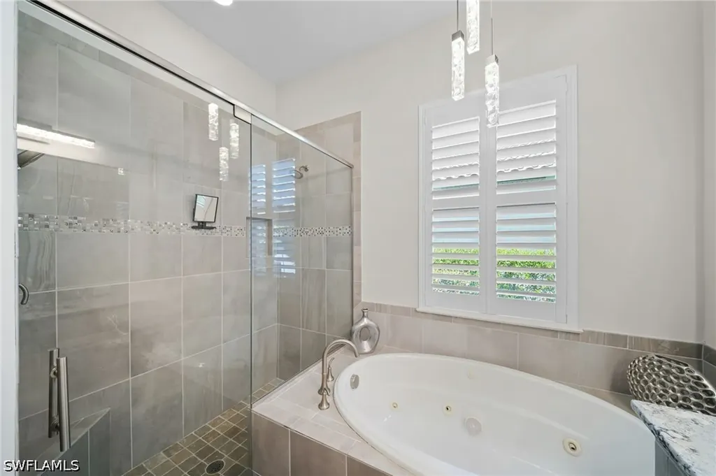 8827 Vaccaro Court Naples FL 34119