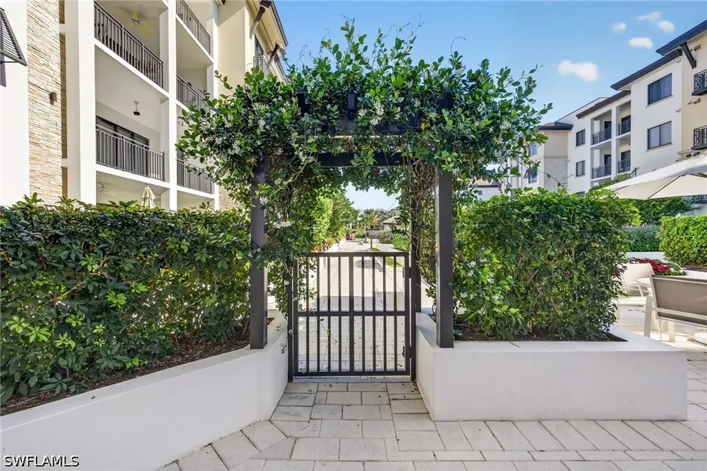 1030 3rd Avenue S Naples FL 34102