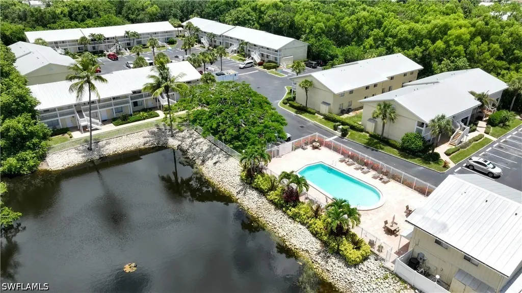 4621 Bayshore Drive Naples FL 34112