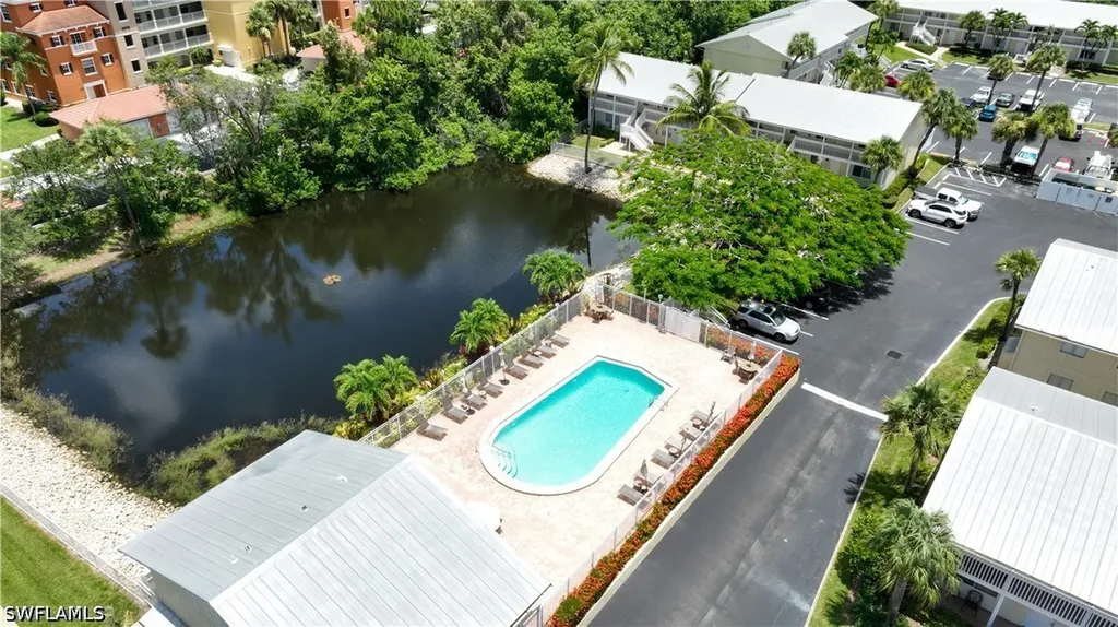 4621 Bayshore Drive Naples FL 34112