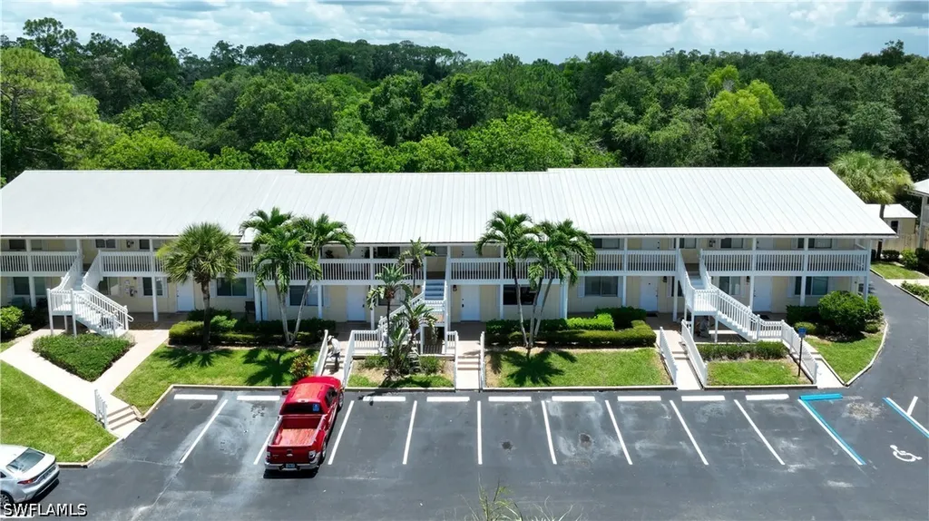 4621 Bayshore Drive Naples FL 34112