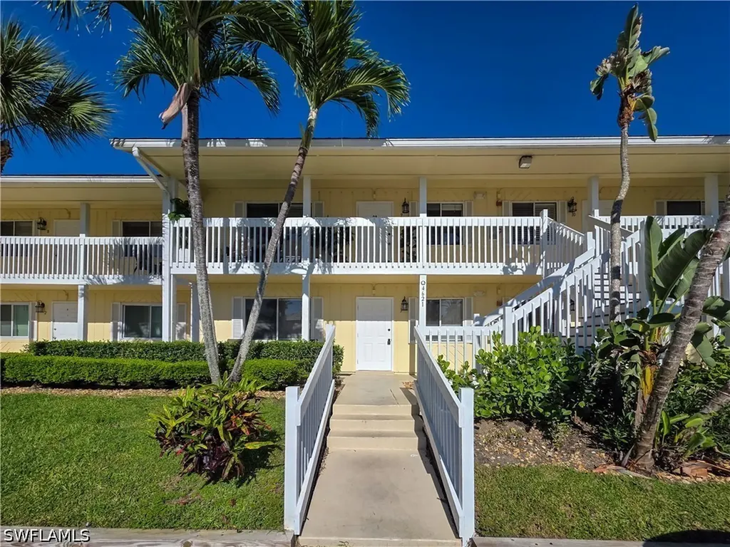 4621 Bayshore Drive Naples FL 34112