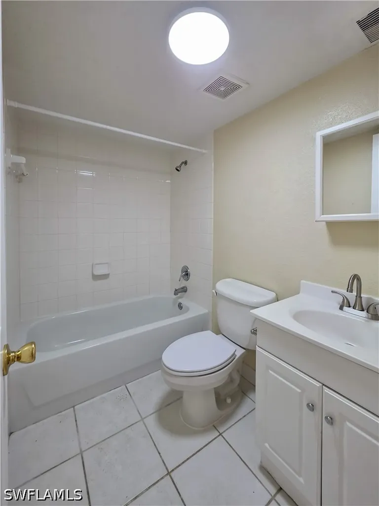 4621 Bayshore Drive Naples FL 34112
