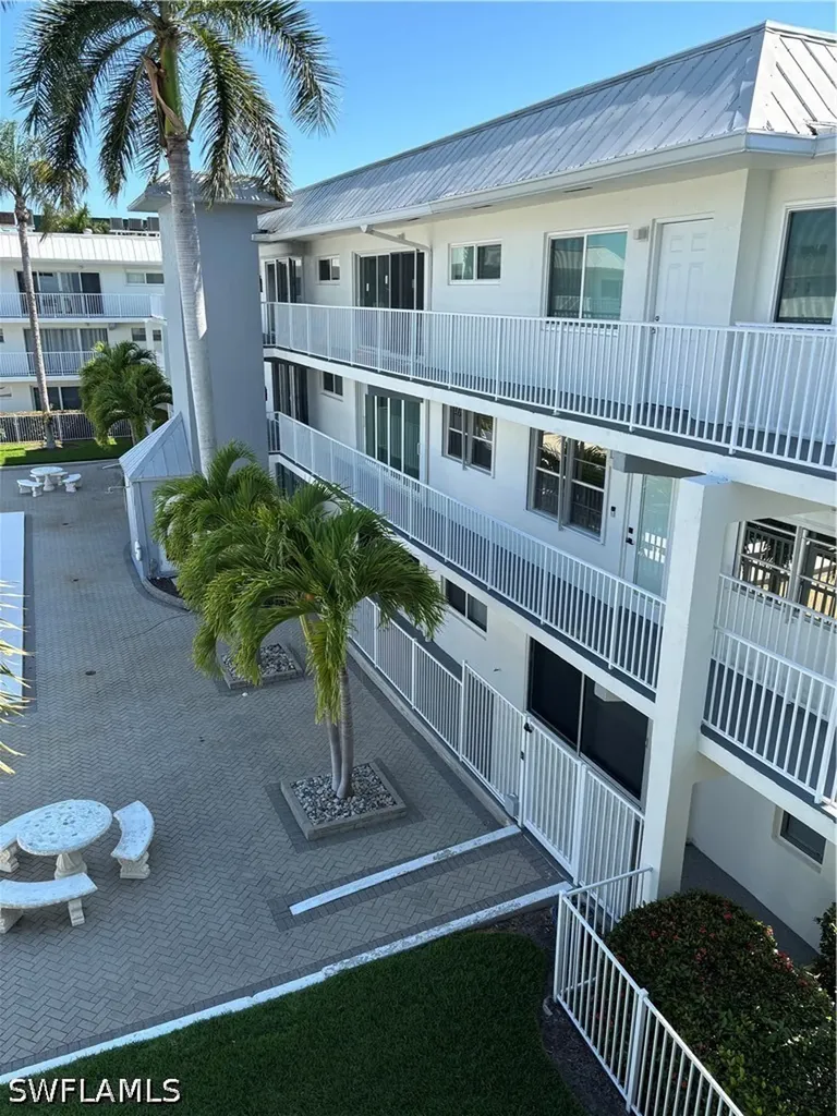1100 8th Avenue S Naples FL 34102