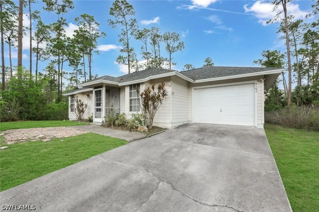4195 2nd Avenue NE Naples FL 34120