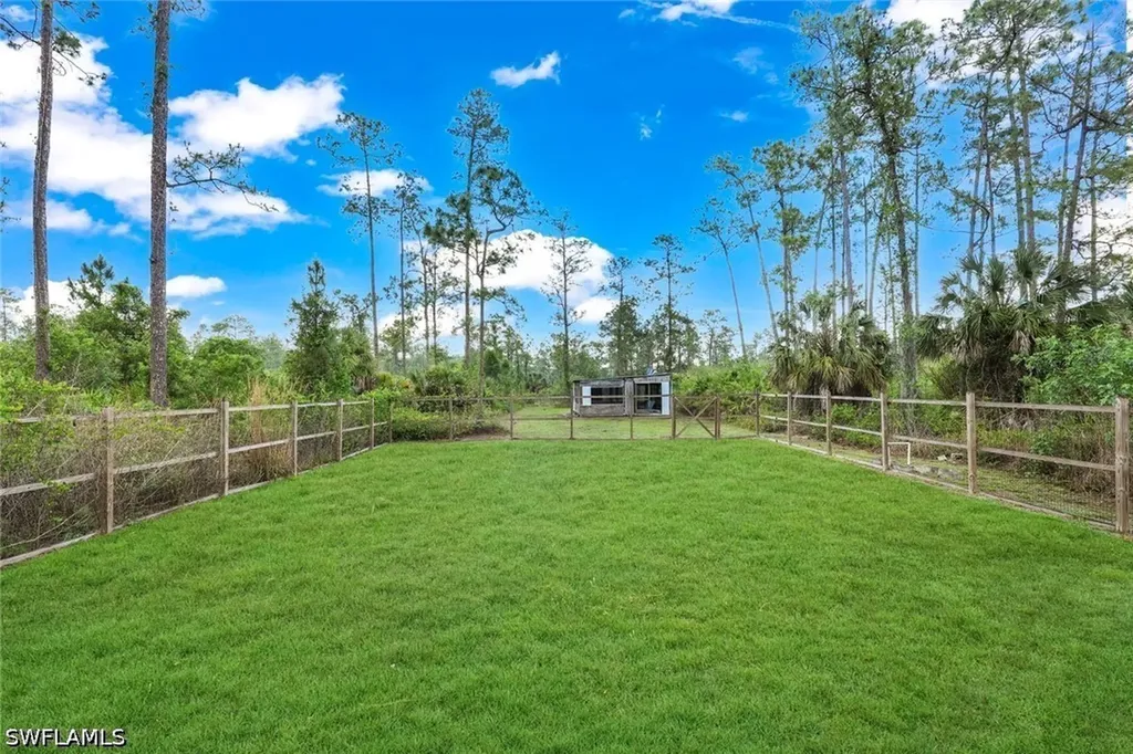 4195 2nd Avenue NE Naples FL 34120