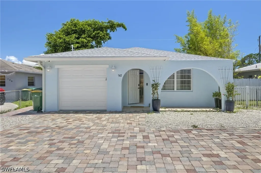 742 111th Avenue N Naples FL 34108