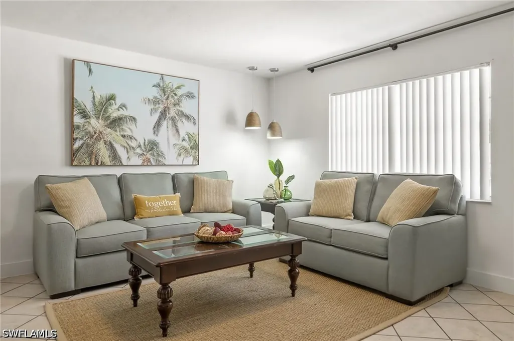 742 111th Avenue N Naples FL 34108