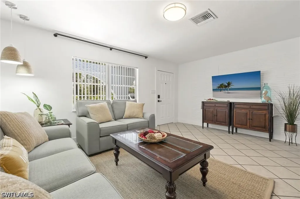 742 111th Avenue N Naples FL 34108