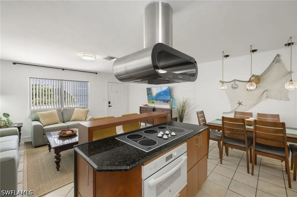 742 111th Avenue N Naples FL 34108