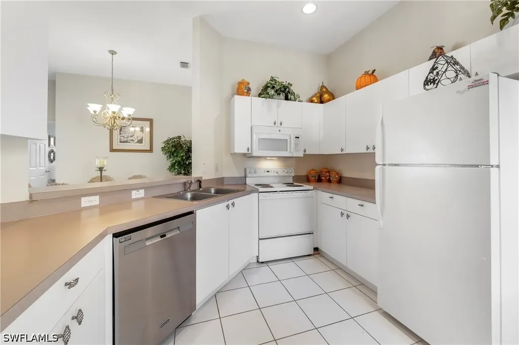 166 Vintage Circle Naples FL 34119