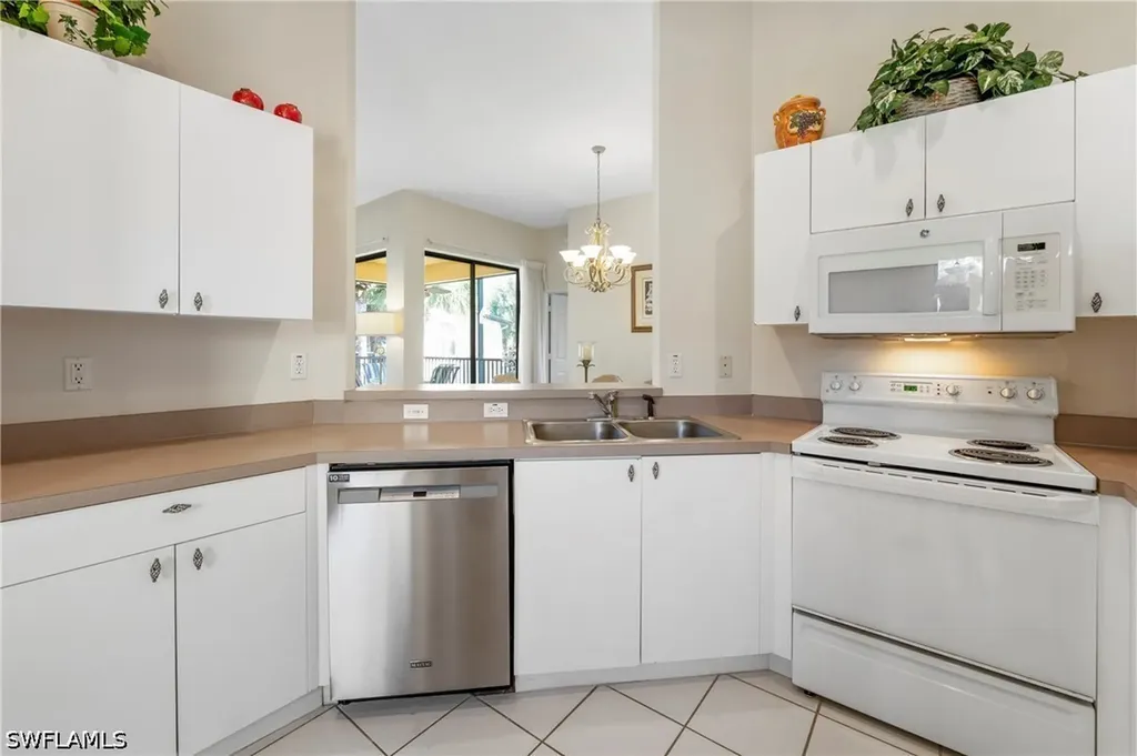 166 Vintage Circle Naples FL 34119