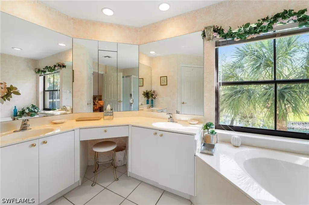 166 Vintage Circle Naples FL 34119