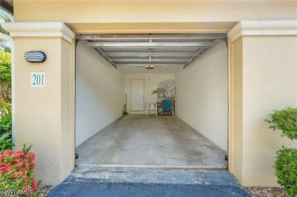 166 Vintage Circle Naples FL 34119
