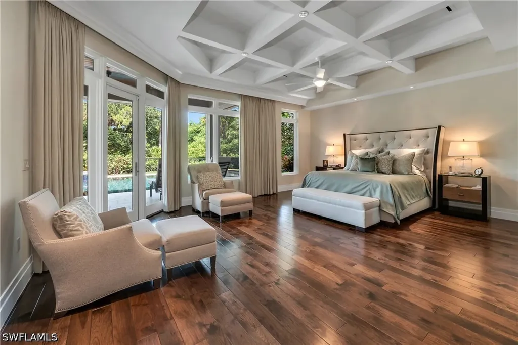 384 Edgemere Way E Naples FL 34105