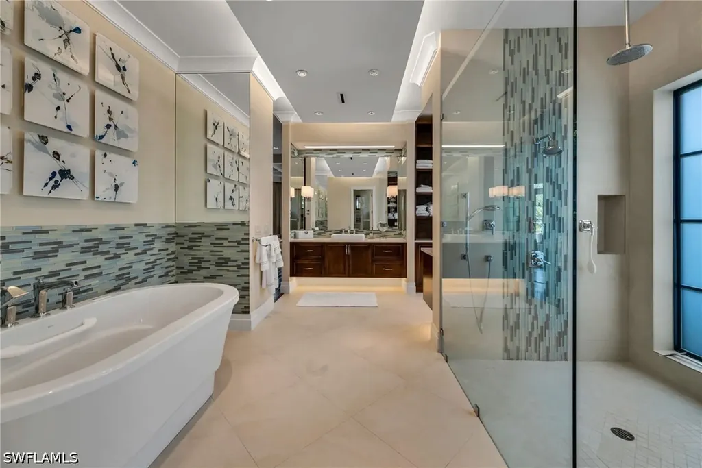 384 Edgemere Way E Naples FL 34105