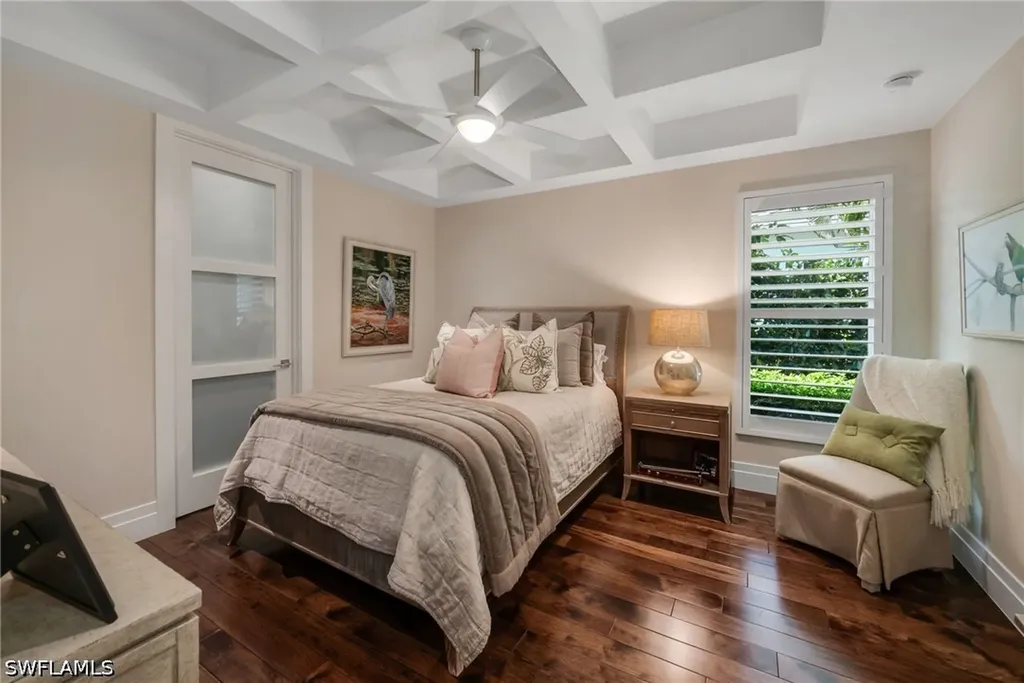 384 Edgemere Way E Naples FL 34105