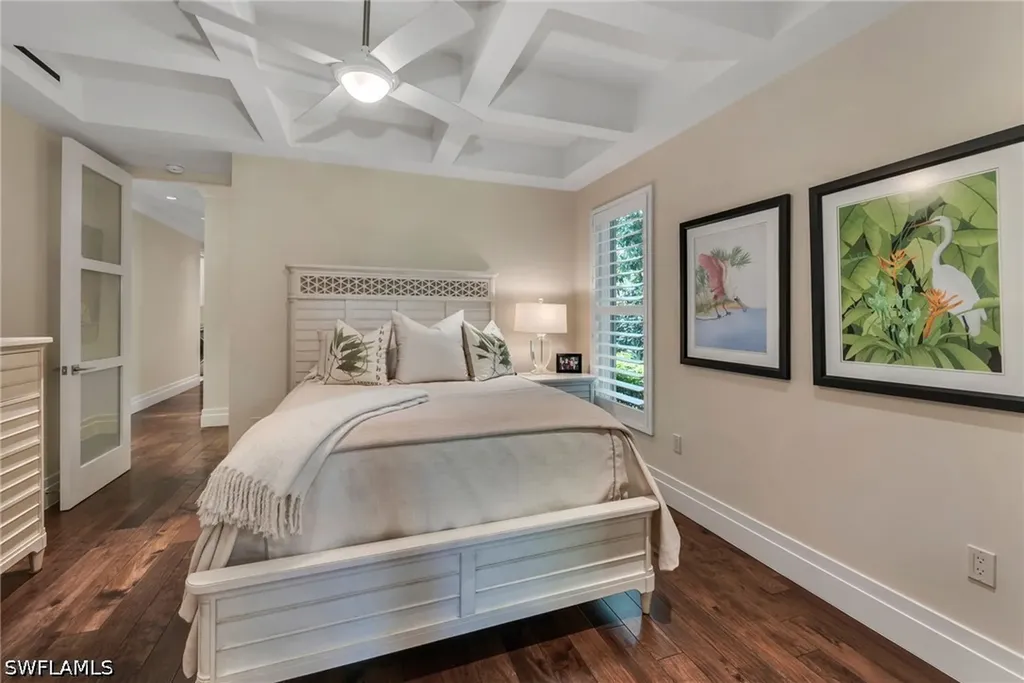 384 Edgemere Way E Naples FL 34105