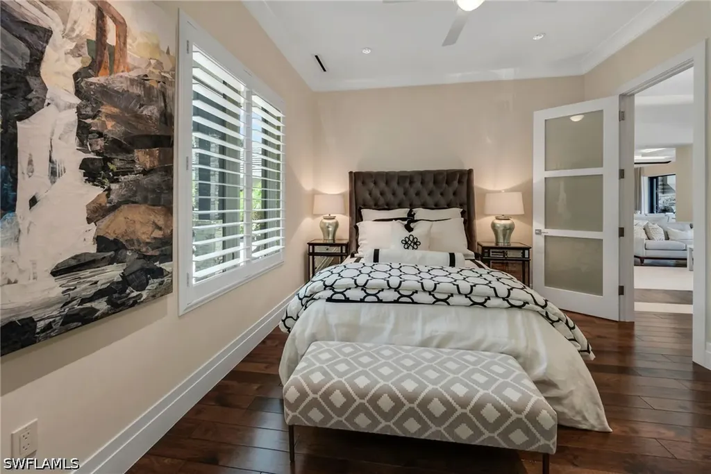 384 Edgemere Way E Naples FL 34105
