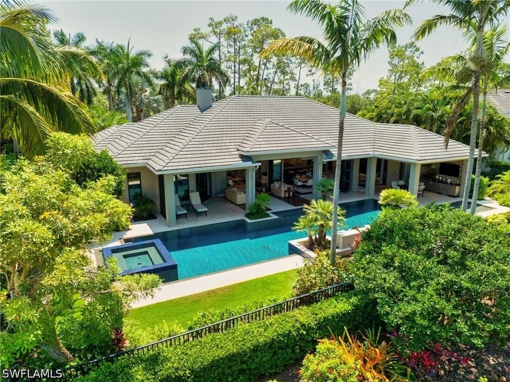 384 Edgemere Way E Naples FL 34105