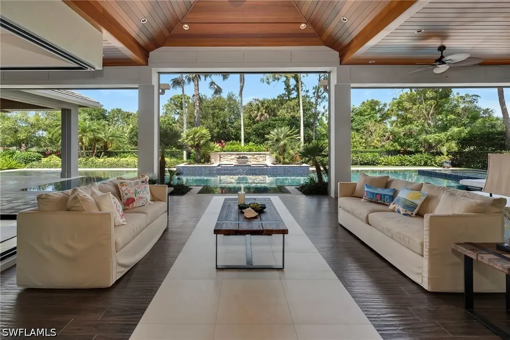 384 Edgemere Way E Naples FL 34105