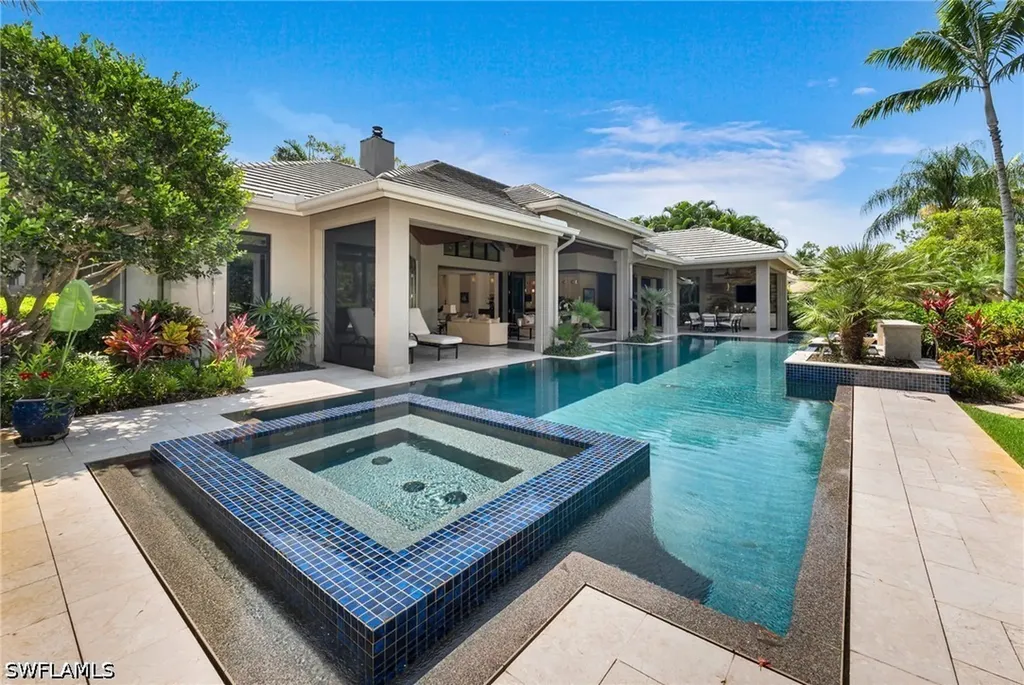 384 Edgemere Way E Naples FL 34105