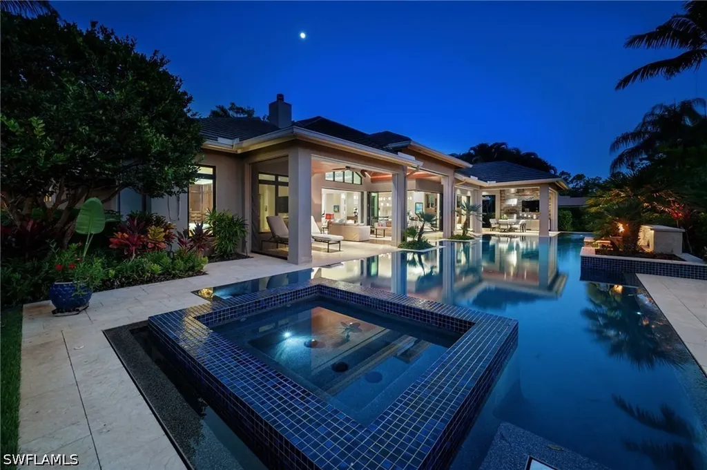 384 Edgemere Way E Naples FL 34105