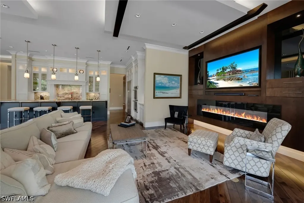 384 Edgemere Way E Naples FL 34105