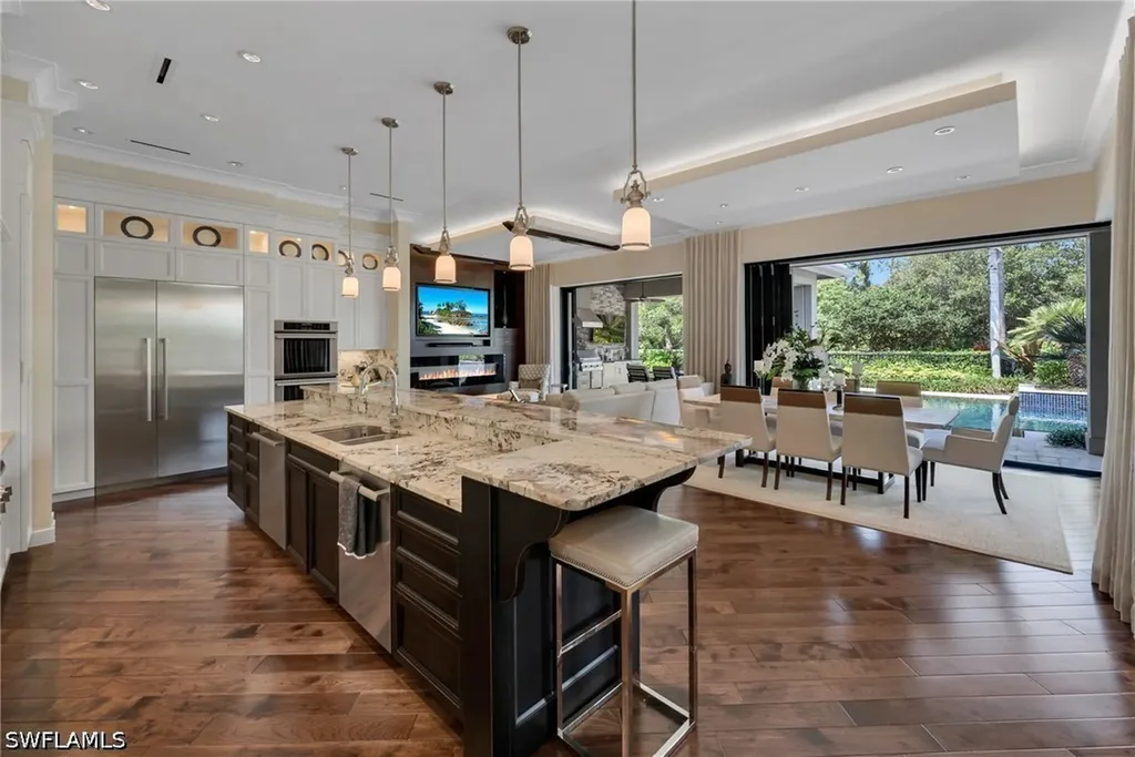384 Edgemere Way E Naples FL 34105