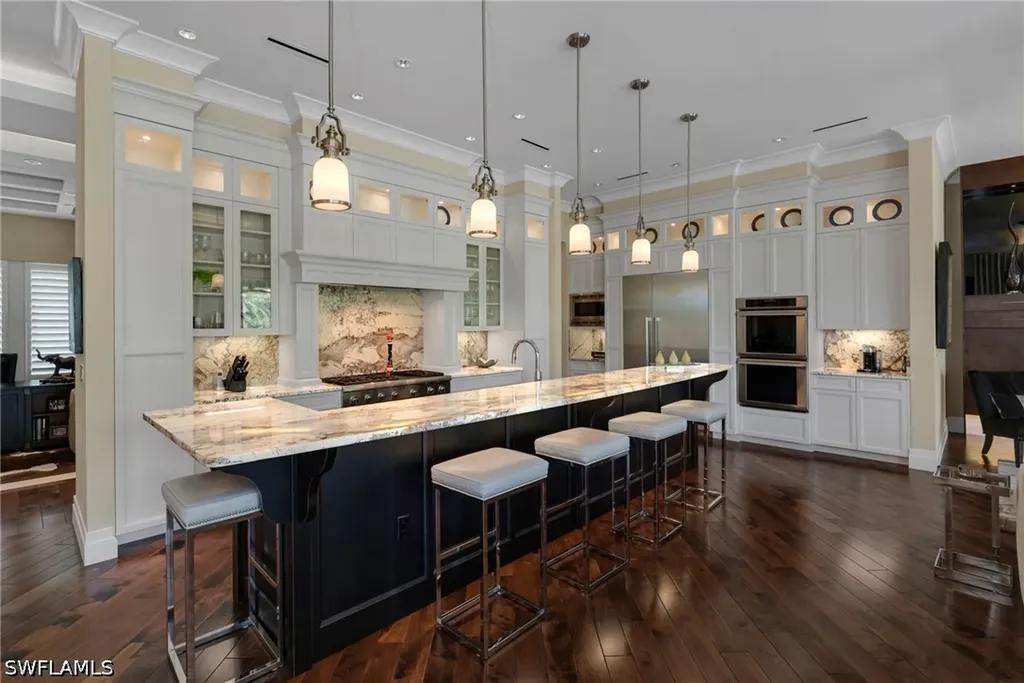 384 Edgemere Way E Naples FL 34105