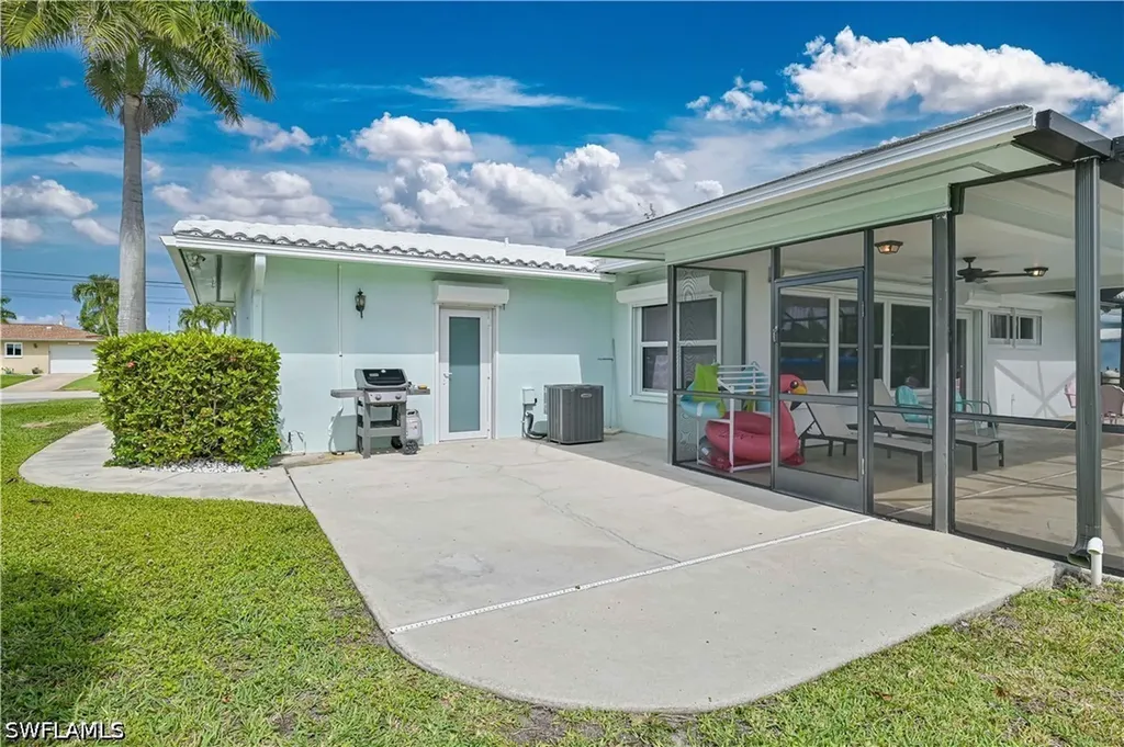 3013 SE 17th Place Cape Coral FL 33904