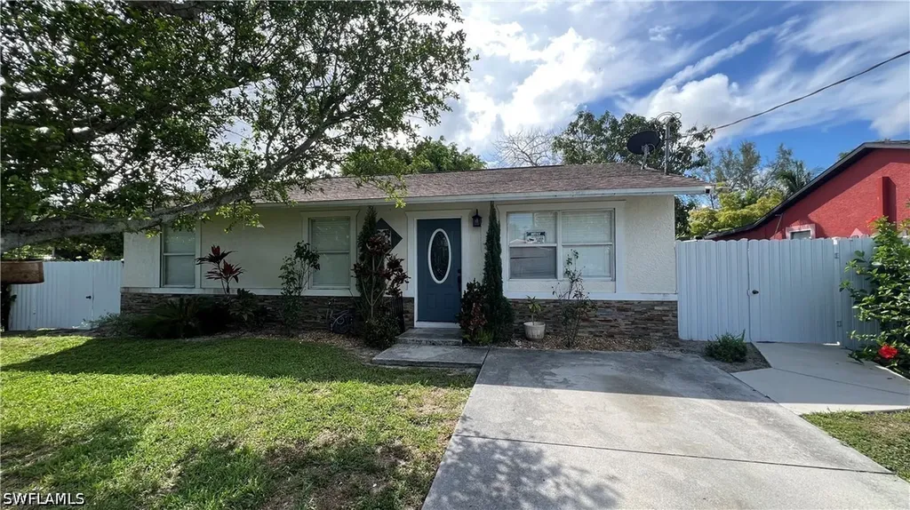 5374 Warren Street Naples FL 34113