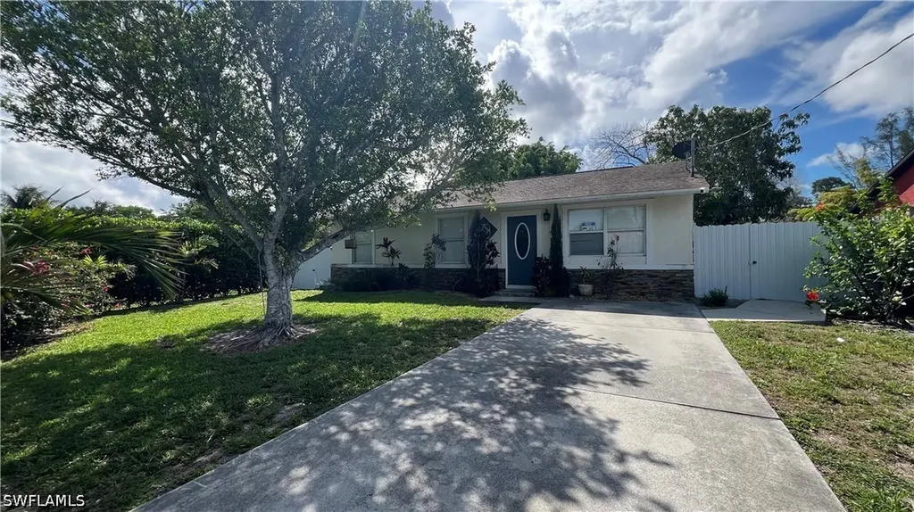 5374 Warren Street Naples FL 34113