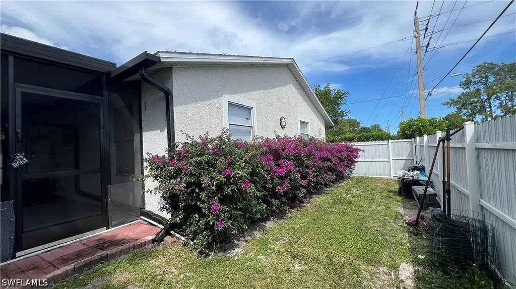 5374 Warren Street Naples FL 34113