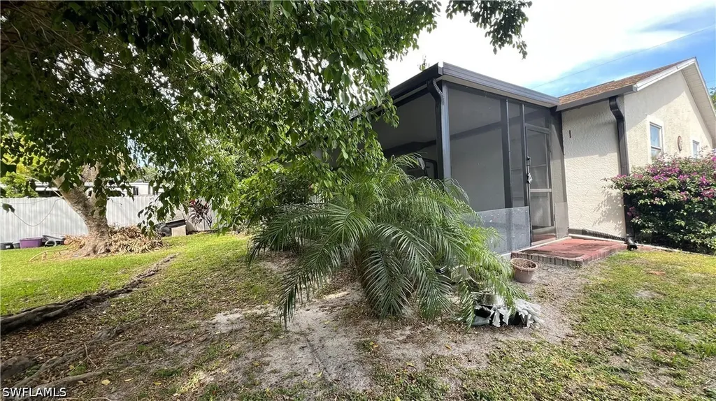 5374 Warren Street Naples FL 34113