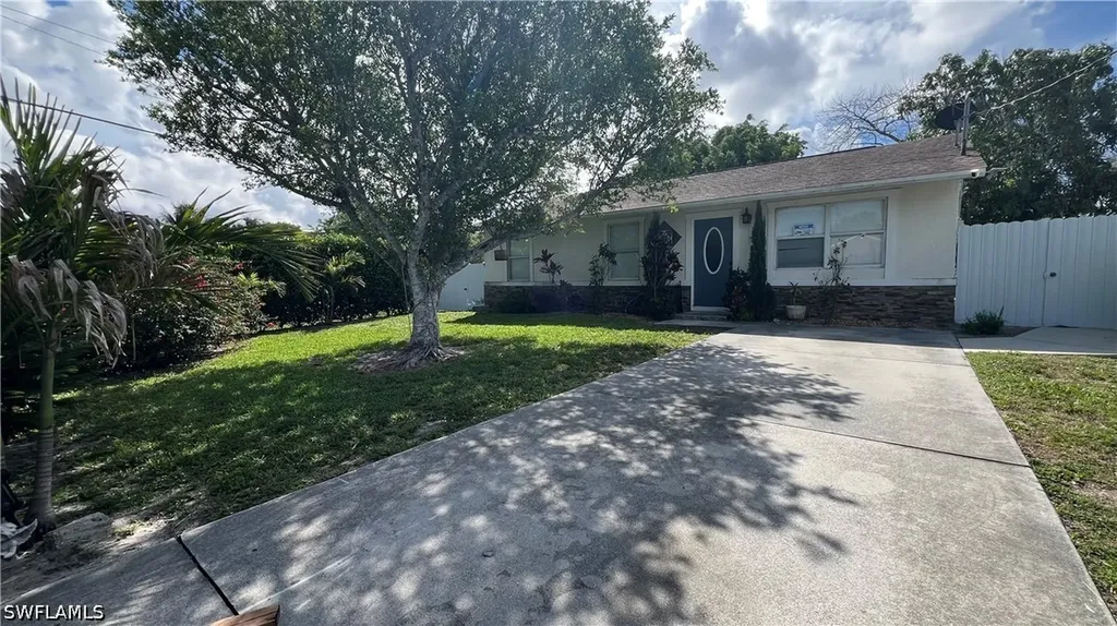 5374 Warren Street Naples FL 34113