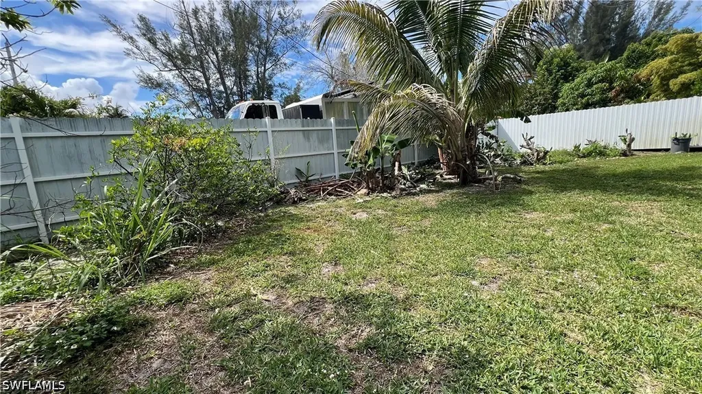 5374 Warren Street Naples FL 34113