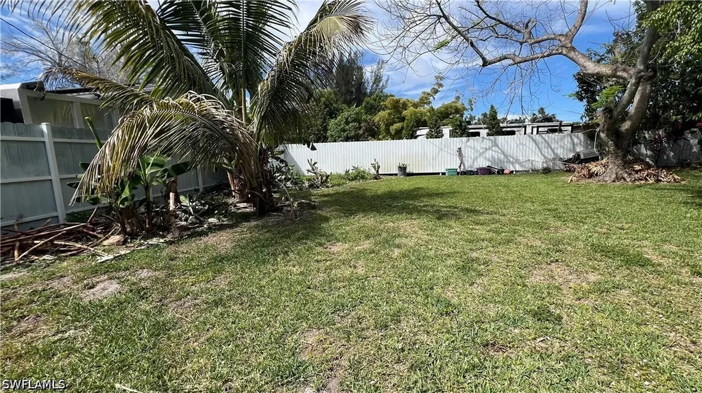 5374 Warren Street Naples FL 34113