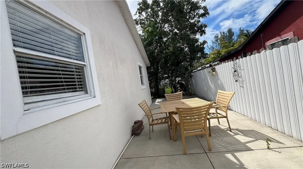 5374 Warren Street Naples FL 34113