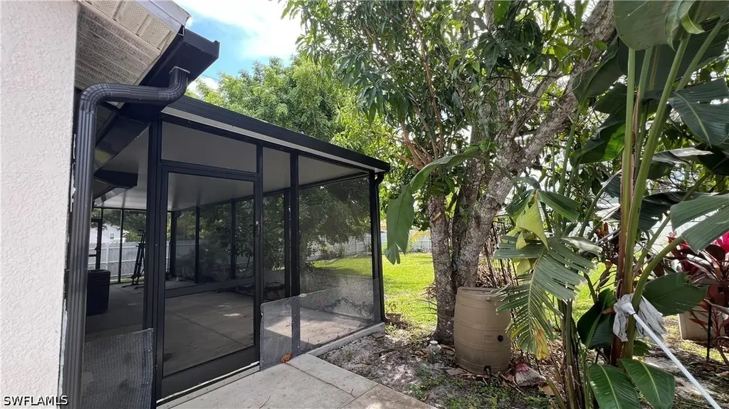 5374 Warren Street Naples FL 34113