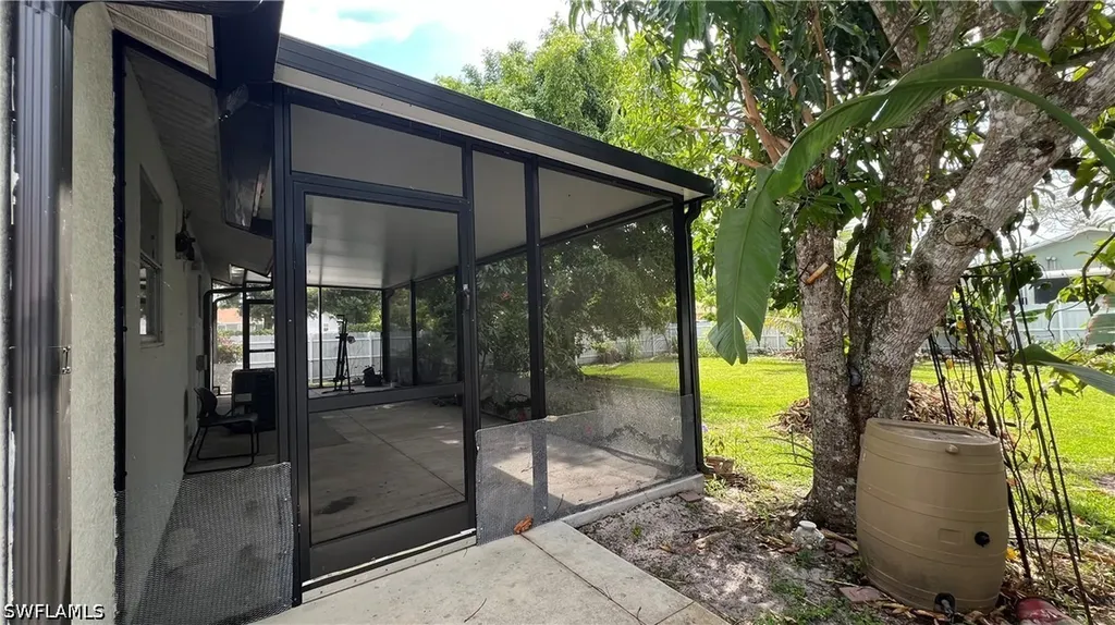 5374 Warren Street Naples FL 34113