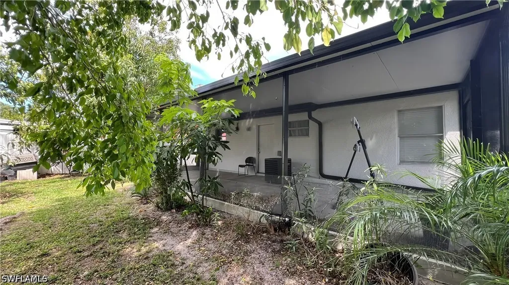 5374 Warren Street Naples FL 34113