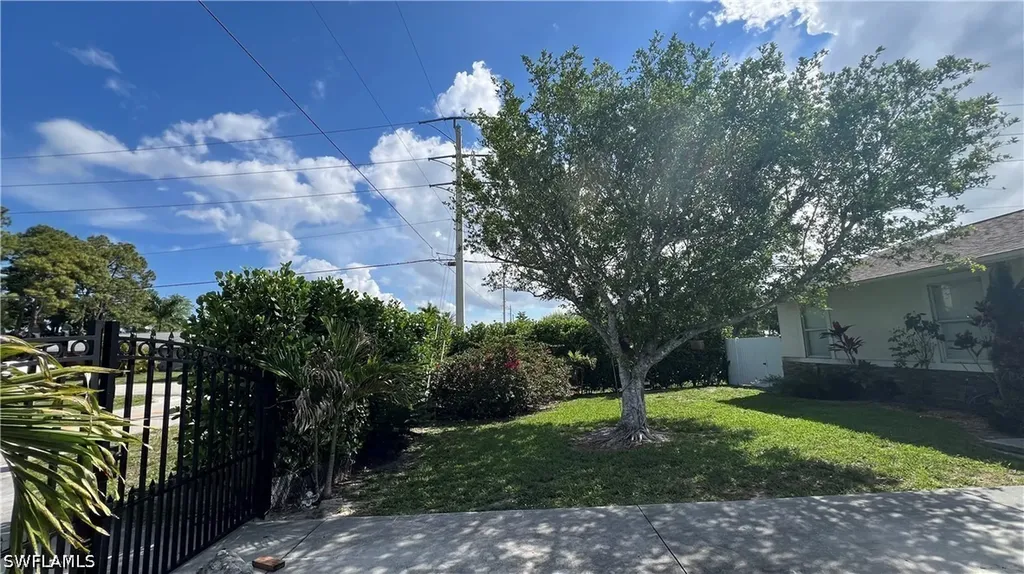 5374 Warren Street Naples FL 34113