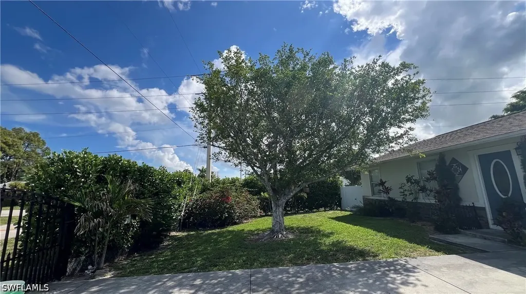 5374 Warren Street Naples FL 34113