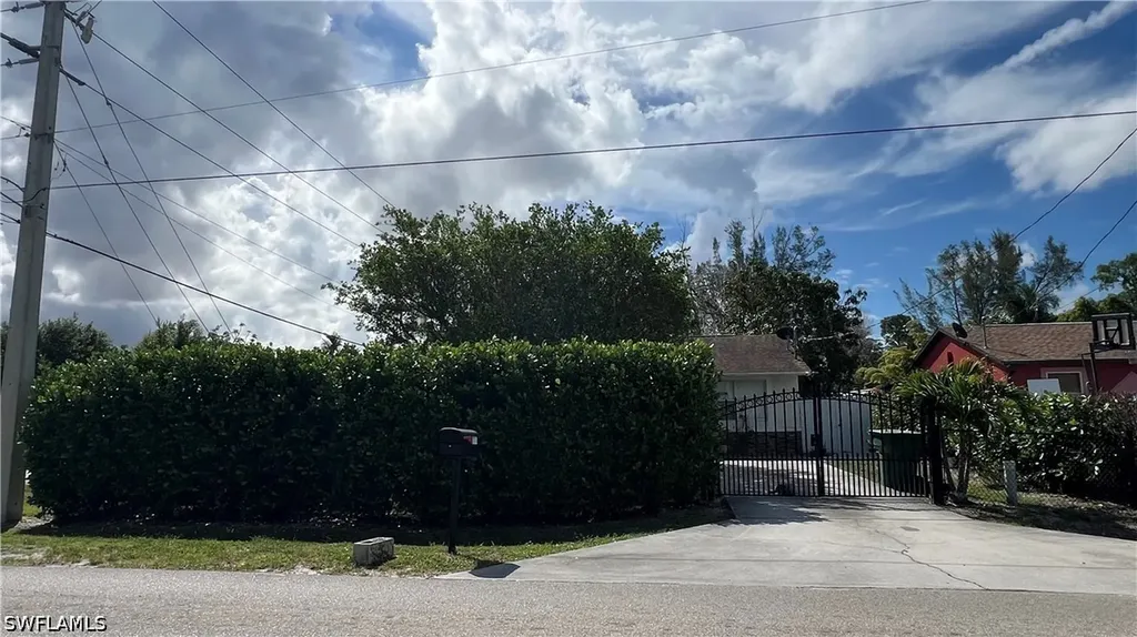 5374 Warren Street Naples FL 34113