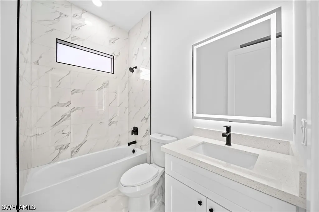2220 NE 9th Place Cape Coral FL 33909