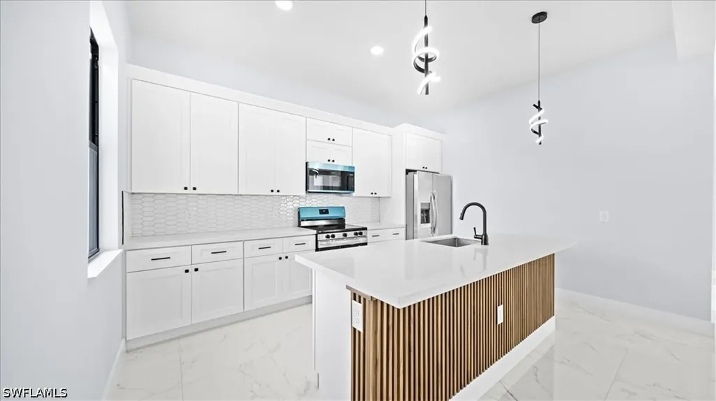 2220 NE 9th Place Cape Coral FL 33909