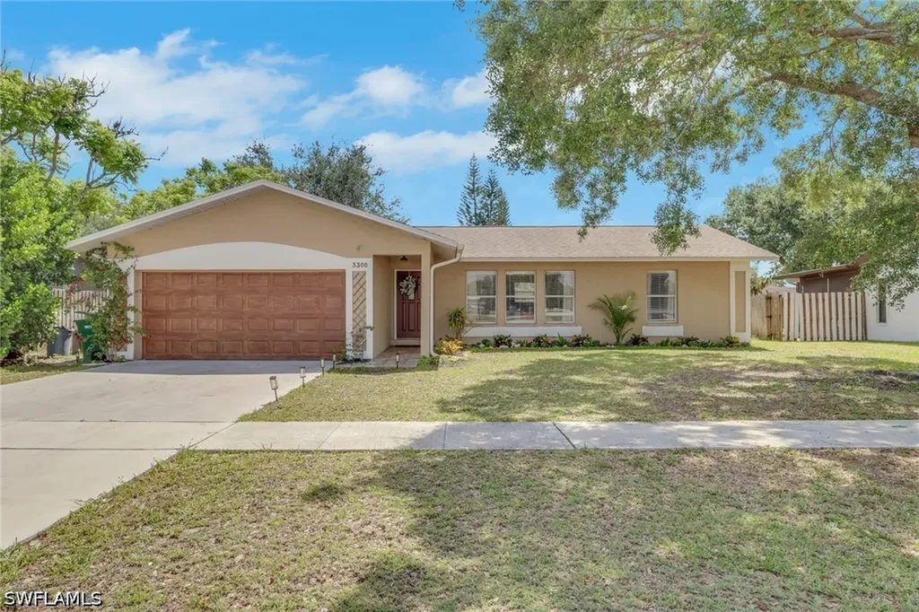 3300 Valencia Drive Naples FL 34120