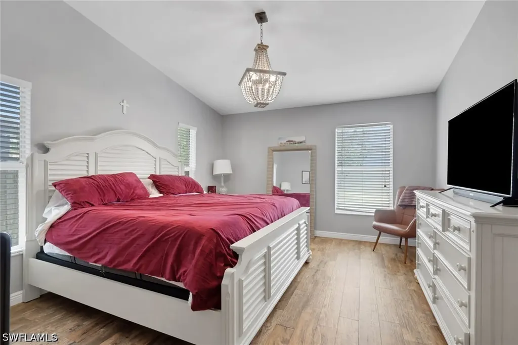 3300 Valencia Drive Naples FL 34120