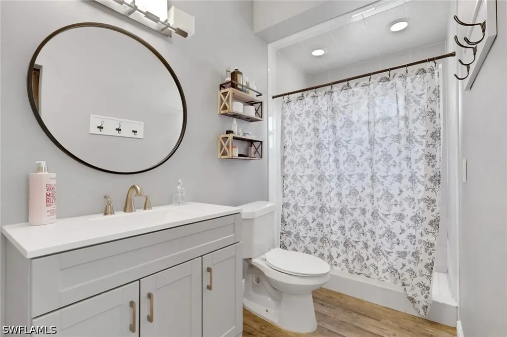 3300 Valencia Drive Naples FL 34120